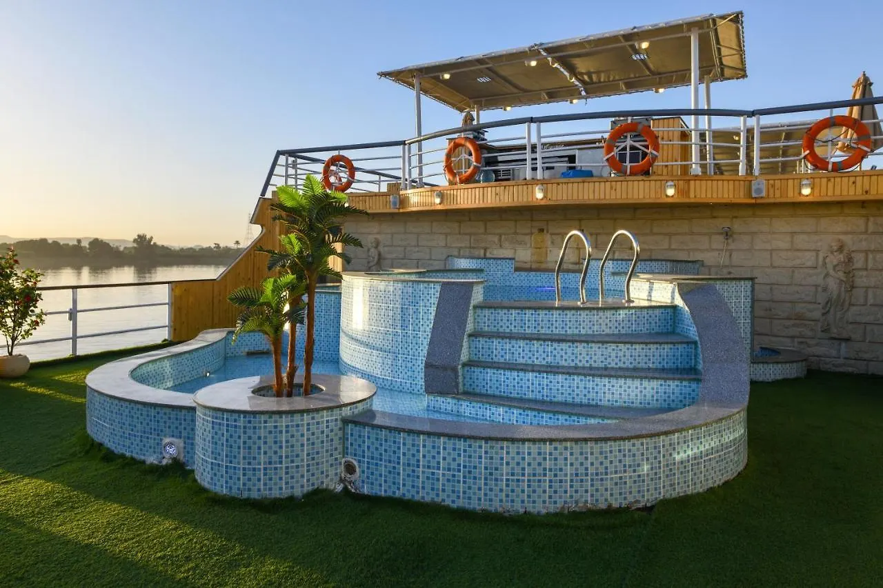 ホテル Nile Treasure Cruise - 4 Or 7 Nights From Luxor Each Saturday And 3 Or 7 Nights From Aswan Each Wednesday 5*,  エジプト